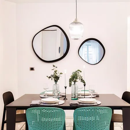 Jason & Jason - By My In Appartamento