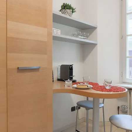 Jason & Jason - By My In Appartamento *