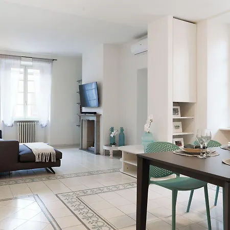 Jason & Jason - By My In Appartamento